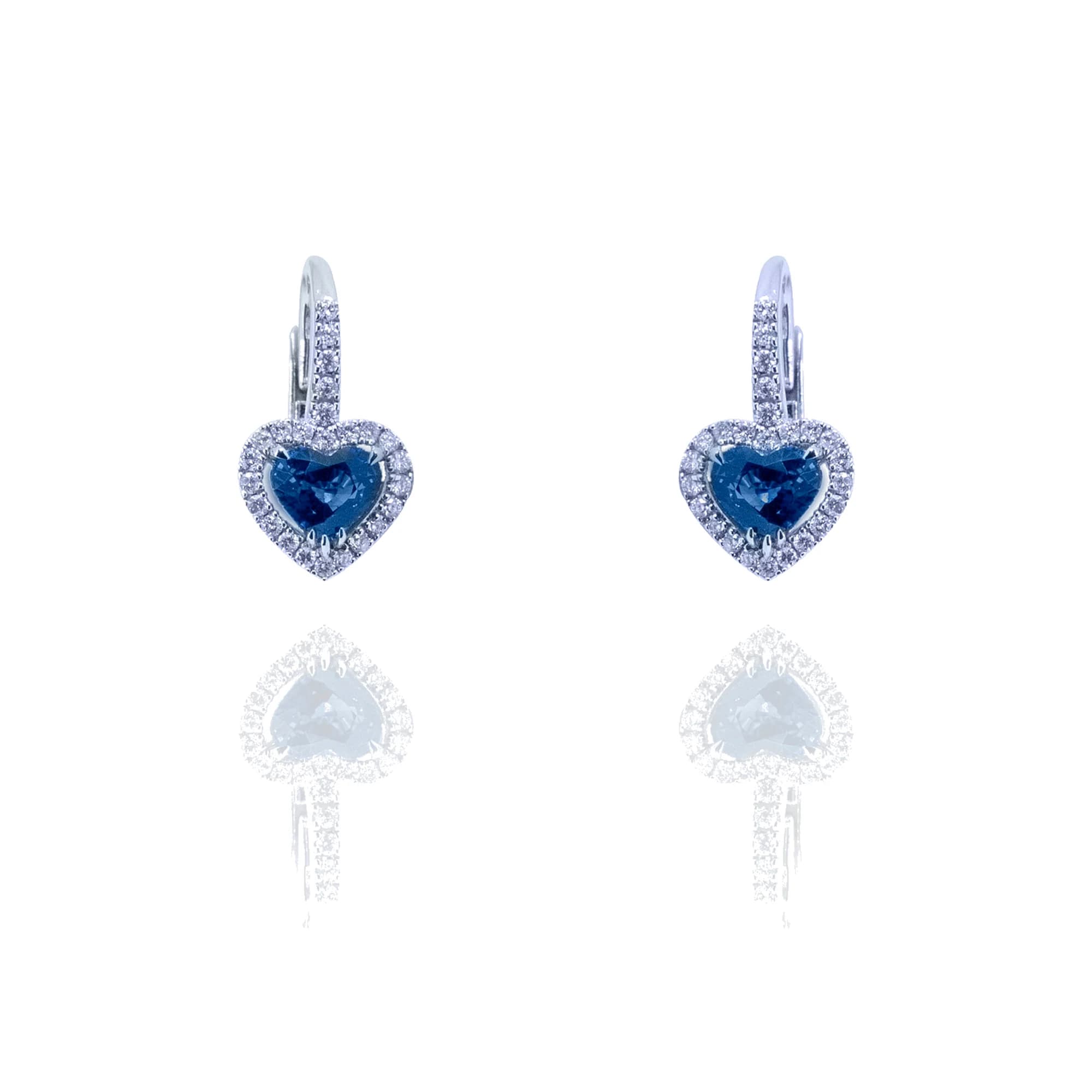 Pendientes montados en oro blanco, 50 brillantes combinados con zafiros azules