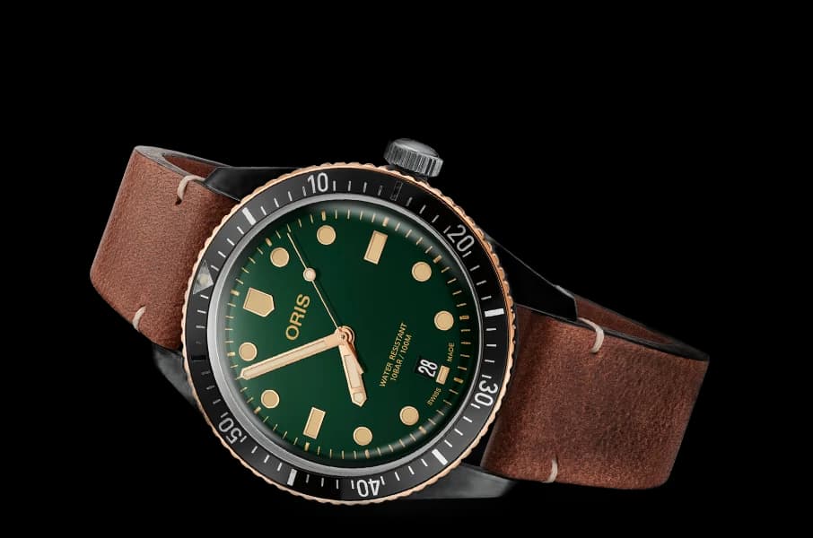DIVERS SIXTY-FIVE